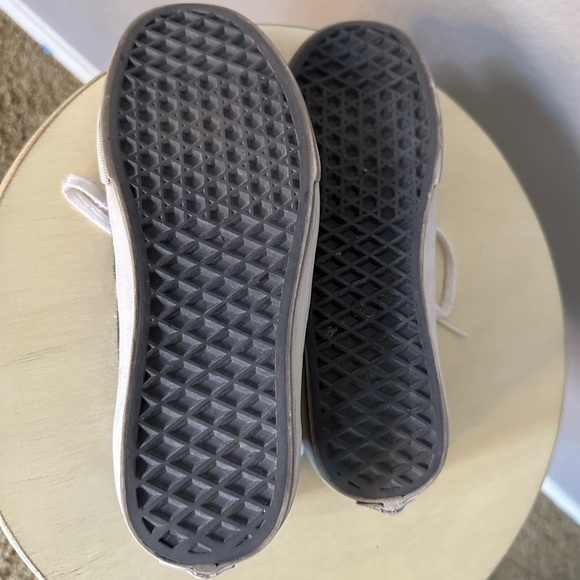 Sparkly silver grey Vans women’s size 6.5.  Lots of glamorous wear left! - Picture 8 of 10